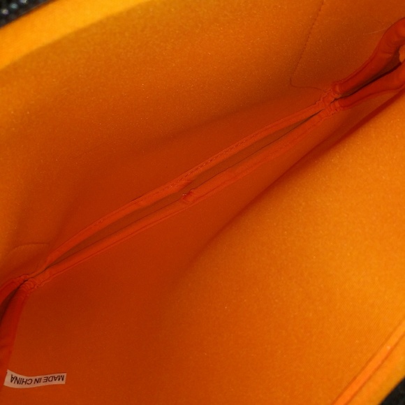 Black tablet holder and case 🍾 - Picture 5 of 5